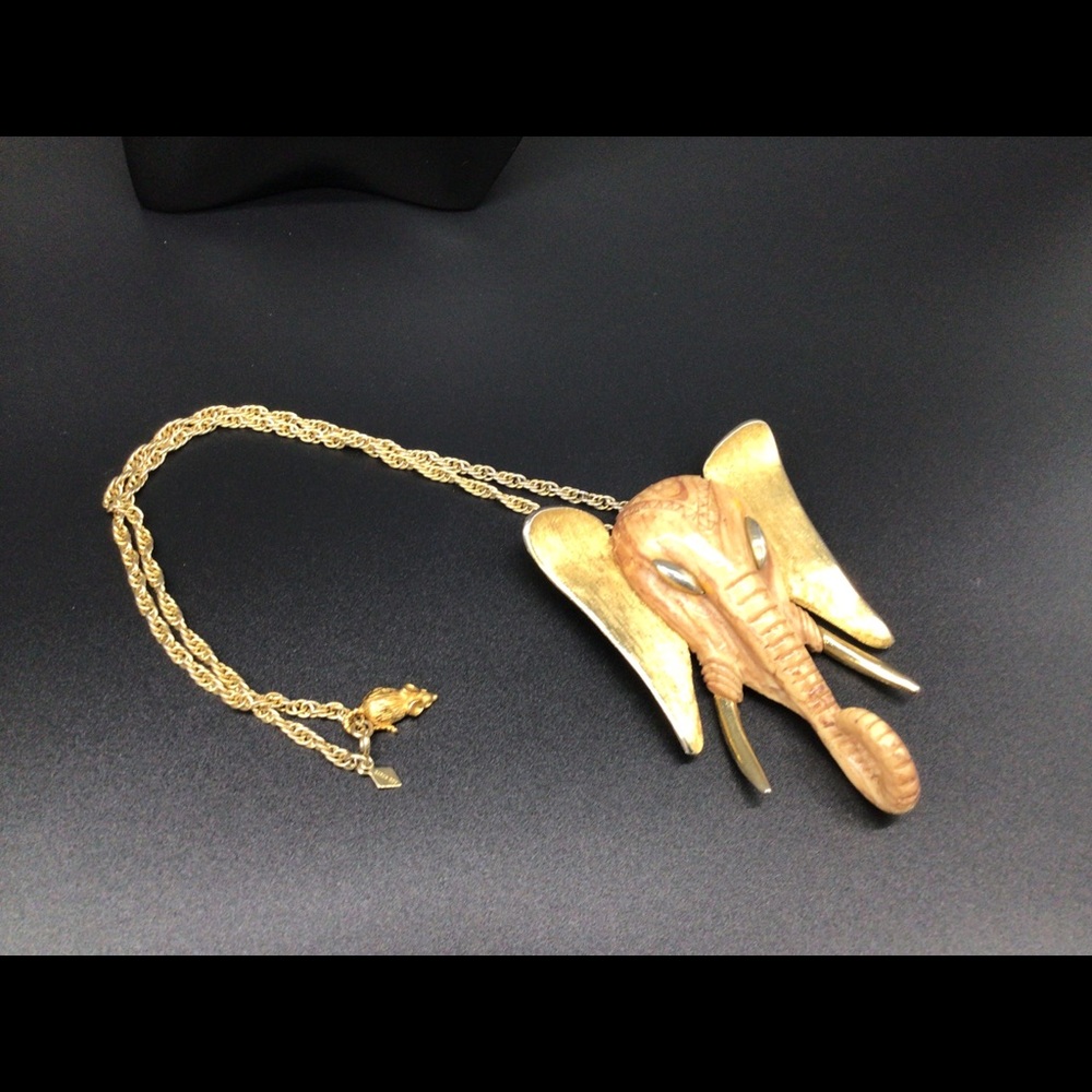 Vintage Sarah Coventry elephant necklace